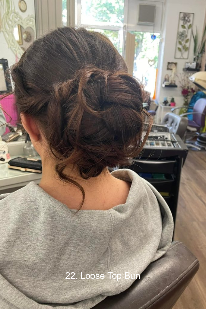 22. Loose Top Bun