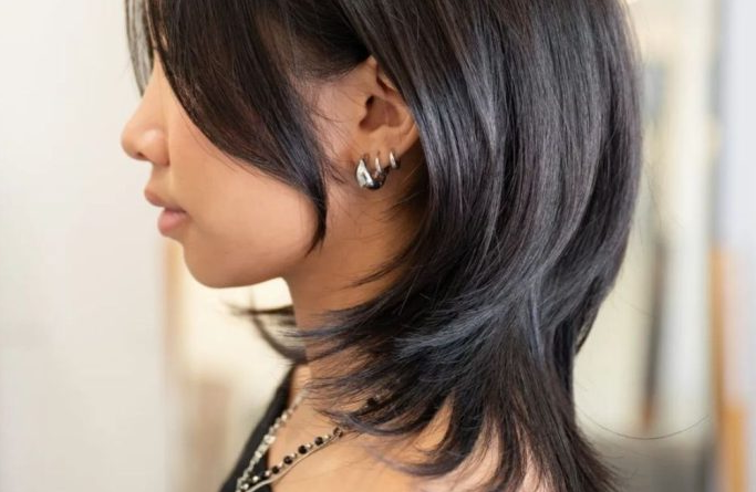 27.Layered Bob Blowout
