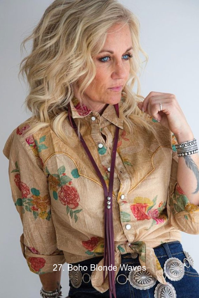 27. Boho Blonde Waves