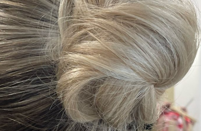 27. Simple & Minimalist Knot Bun