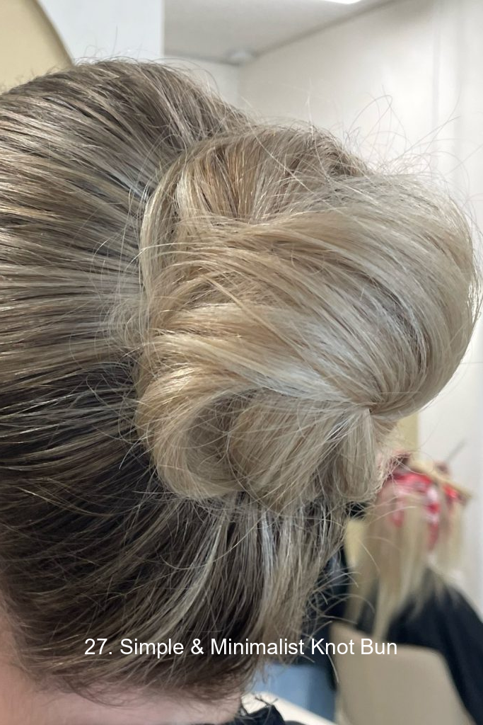 27. Simple & Minimalist Knot Bun